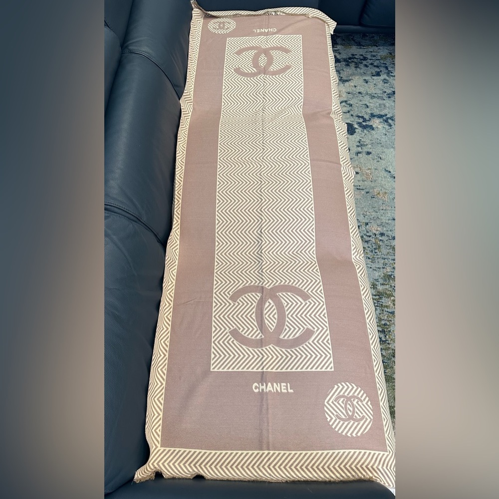 NWT🔥✨ CHANEL Stole/Scarf/Shawl made with cashmere & silk🤩 14S A52187X26009 - Picture 7 of 15